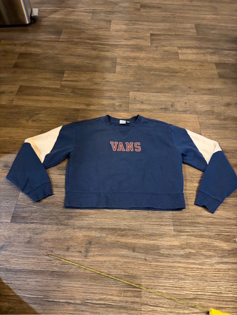 Vans Women’s Academy Colorblock Crop Grunge Crewneck Navy & Cream Size Medium - Picture 2 of 6